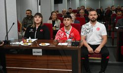 Avrupa Şampiyonu Fatmagül Çevik ve Mustafa Erdoğan'a meclis kürsüsünde altın!