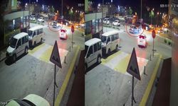 Manavgat'ta sürücü, çarpışmanın etkisiyle aracın üzerinden takla attı!