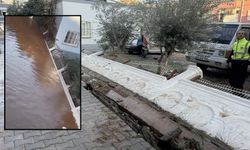 Mersin'de su borusu patladı, siteleri su bastı