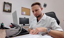 Uzmanından uyarı: Masa başı çalışanlar ve telefon bağımlıları risk altında