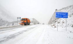 Alacabel'de kar yağışı sürüyor