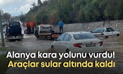 Alanya'da sağanak D 400 kara yolunu vurdu! Araçlar sular altında kaldı