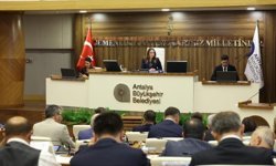 Antalya Büyükşehir Meclisi'nde kabinler geldi: Büşra Özdemir koltuğunu devretti!