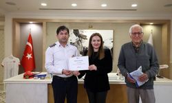 Otobüs şoförü dürüstlüğü seçti! İçinde 4 bin euro olan çantayı sahibine teslim etti