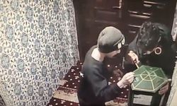 Burdur'da acemi hırsızlar camideki bağış kutusunu açamayınca 'pes' ettiler