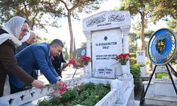 Eski Antalya Belediye Başkanı Onat, vefatının 69'uncu yılında kabri başında anıldı