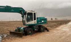 DSİ'ye ait kepçeyi çalıp define aradılar! Sigara izmaritinden DNA incelemesi yapılacak