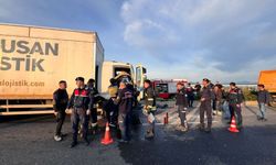 Bodrum-Milas yolunda trafik kazası! Araçta sıkışan 2 kişi için itfaiye devreye girdi