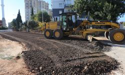 Kepez’in yolları yenileniyor ve otopark inşa ediliyor