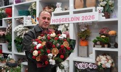 Yeni yılın habercisi kokina, Antalya’da vitrinleri süsledi