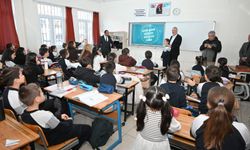 Isparta'da 3. sınıf öğrencisi sınıf başkanlığı için verdiği sözü tuttu! Bakın derse kim katıldı