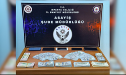 Kendisini polis gibi tanıtan dolandırıcılar yakayı ele verdi