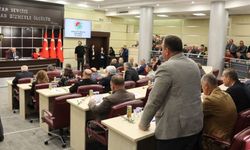 Kepez'de tansiyon yükseldi: CHP’den Özgür Özel’e destek geldi, AK Parti'den cevap gecikmedi