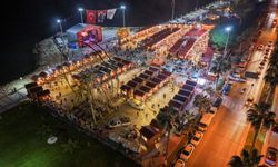 Mersin'de 7'den 70'e herkes yılbaşı pazarına koştu