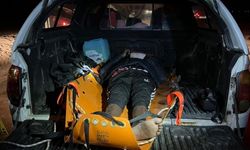 AFAD ekibi sarp arazide mahsur kalan göçmen için mücadele etti