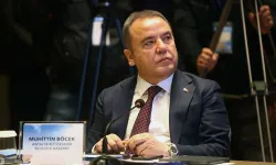 Muhittin Böcek kimi işaret etti: “Partisi aday göstermedi, adliye koridorlarını aşındırıyor”