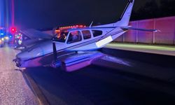 Otoyola acil iniş yapan uçak, otomobille çarpıştı!