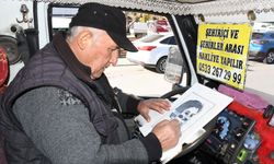 Kamyonetinde çizdiği eserlerini çocuklarla paylaşıyor