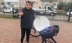 Serik'te 16 yaşındaki Bayram Efe, hem sürüyor hem müzik dinliyor