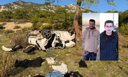 Takla atan otomobildeki iki arkadaş hayata tutunamadı