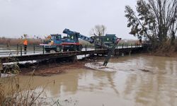 Serik'te sağanak sonrası DSİ'den dere ve köprü altlarına temizlik seferberliği