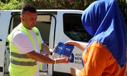 Antalya Büyükşehir'den yüz binlerce çocuğa süt desteği