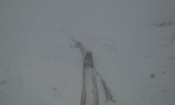 Korkuteli’nde karla mücadele sürüyor