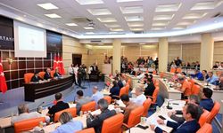 Kepez’de mecliste Deniz Baykal tartışması! AK Parti ve CHP’li üyeler karşı karşıya geldi!