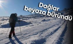 Kim demiş Antalya’ya kar yağmaz diye! Dağlar beyaza büründü…