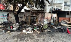 Mersin'de yalnız yaşayan adamın evi kundaklandı! Yaşlı adam entübe edildi