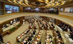 Antalya Büyükşehir’de yoklama restleşmesi! Kriz çözüldü tatil edilen meclis devam etti