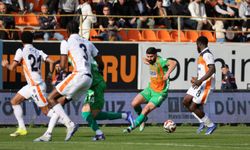 Alanyaspor: 0 - Başakşehir: 2 (İlk yarı)