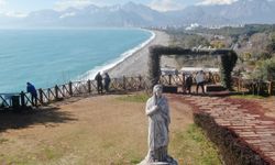 Antalya'da fırtına gitti bahar geldi