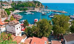 Antalya’da güneşli başlayan pazar günü yağışla devam edecek