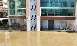 Alanya'da baraj kapakları açıldı Dim Çayı taştı: İşletmeler sulara gömüldü