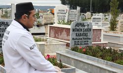 6 Şubat depremi sonrası Antalya'ya defnedilenler mezarı başında anıldı