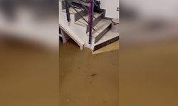 Antalya’da apartmanın içi şelale oldu! Vatandaş belediyeye isyan etti