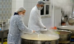 Muratpaşa’da Ramazan dayanışması: Her gün 420 haneye sıcak yemek