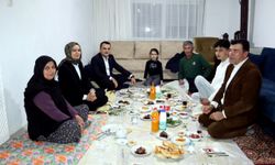 Finike Kaymakamı Musa Kazım Çelik, iftarını şehit ailesiyle yaptı