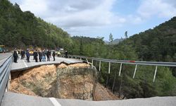 Antalya’da heyelan yol kapattı! Kemer- Kumluca ile Konyaaltı-Hisarçandır yolunda hummalı çalışma