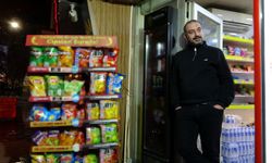 Isparta'da devrilen ağaç ölüm getiriyordu: Saniyelerle kurtuldu