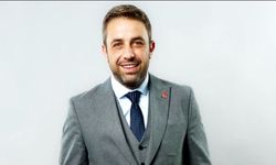 Kepez'de İzzet Çeliktürk’ten iktidara sert eleştiri: “Türkiye susturularak yönetilemez”