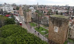 Antalya'nın tarihi gerdanı Kale Kapısı burçları ve Saat Kulesi yıkılabilir!