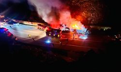 Manavgat’ta sunta yüklü tır alev aldı!