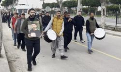 Mersin’de ölen genç, davul zurna eşliğinde defnedildi
