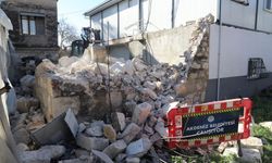 Mersin'de metruk yapı, yerle bir edildi!