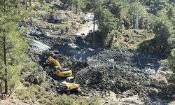 Muğla'da heyelan nedeniyle yol çöktü!