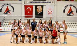 Muratpaşa Belediyespor Kadın Voleybol Takımı yükselişte