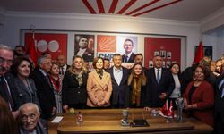 Büşra Özdemir, Özgür Özel'le depremzedeleri ziyaret etti