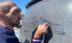 Antalya'da işitme engelli genç ressamın tuvali: Tozlu otomobiller